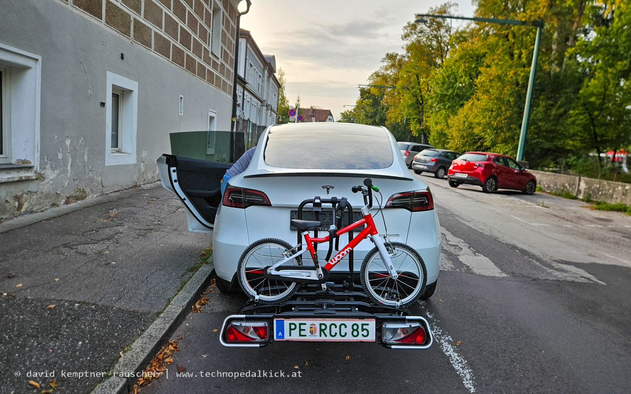 Eufab Amber4 Fahrradträger am Tesla